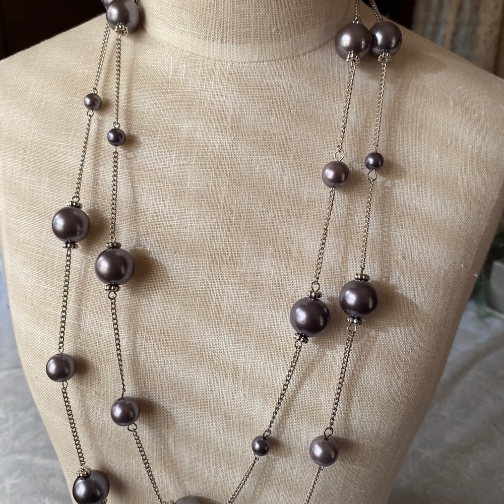 Elegant faux pearl 60 inch necklace - Picture 1 of 3
